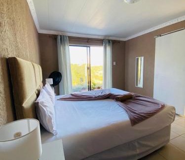 Mamaolo Cama Y Desayuno | Riverview Pool Resort and Lodge