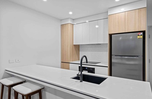 Surfers Paradise Apartamento | River View Stunning Modern 2BR *Parking/Pool*