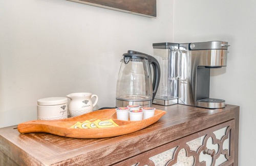 Rosemount Casa | RiverView retreat by forest & river, rural escape while enjoying a modern house