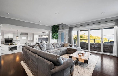 Mount Washington Casa | Riverview Retreat - Roof Top Deck Overlooking Pittsburgh