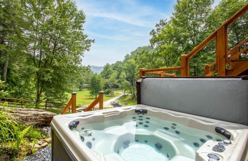 Sugar Grove Casa | Riverview Retreat