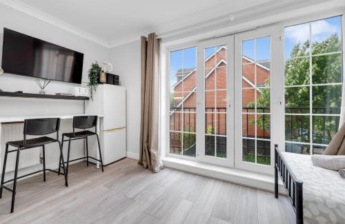 Trinity Apartamento | Riverview, studio style room near station R3