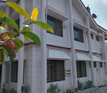 Madikeri Apartamento | Riverview white villa