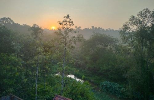 Madikeri Apartamento | Riverview white villa