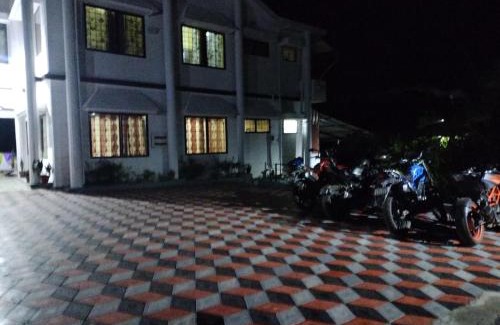 Madikeri Apartamento | Riverview white villa