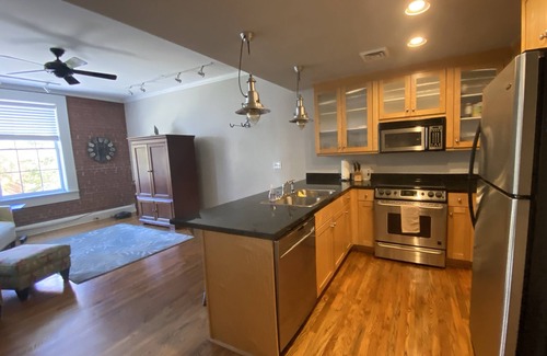 Greenville Downtown Condominio | Riverwalk Falls-lovely one bedroom condo