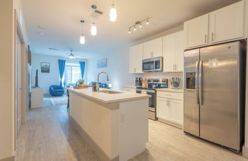 Downtown San Antonio Apartamento | Riverwalk King Suite Apt Retreat with infinity pool Sofa Bed Gym & Free Parking