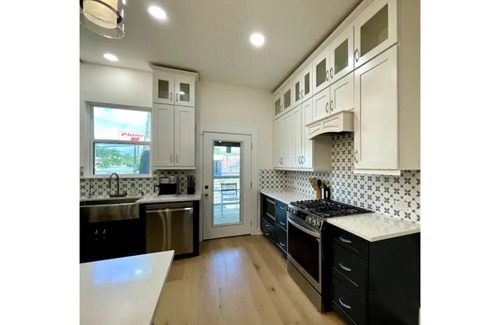 Mahncke Park Casa | Riverwalk Pearl Zoo Museums Pool 5 BR 4 1/2 Baths, --Ask for extra days!--