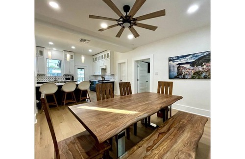 Mahncke Park Casa | Riverwalk Pearl Zoo Museums Pool 5 BR 4 1/2 Baths, --Ask for extra days!--