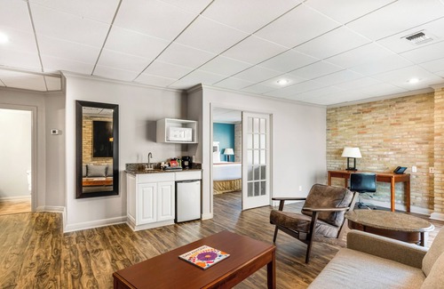 Main - Military Plaza Casa | RiverWalk Plaza - Presidential Suite