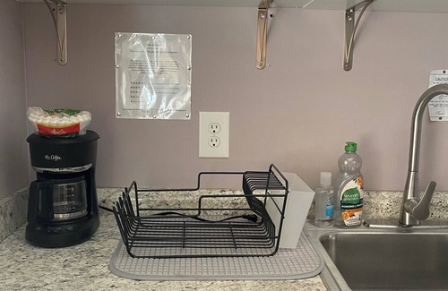 Asheville Cabaña | Casa de huéspedes tranquila y soleada en Asheville, ** sin ducha o bañera, a 10 minutos del centro