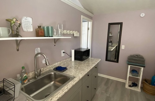 Asheville Cabaña | Casa de huéspedes tranquila y soleada en Asheville, ** sin ducha o bañera, a 10 minutos del centro
