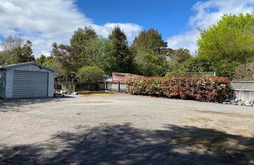 Turangi Casa | Riverway Lodge 5 Bedroom, 2 kitchens, 3 Bathroomsn