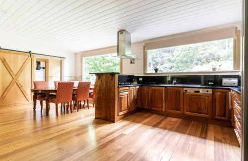 East Warburton Casa | Riverwood Cottage, accessible accommodation