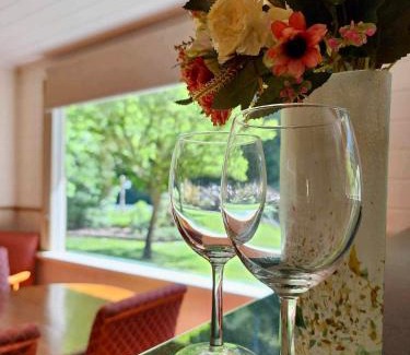 East Warburton Casa | Riverwood Cottage, accessible accommodation