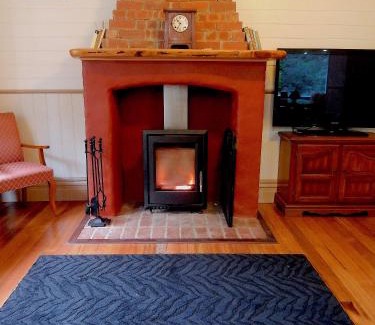 East Warburton Casa | Riverwood Cottage, accessible accommodation
