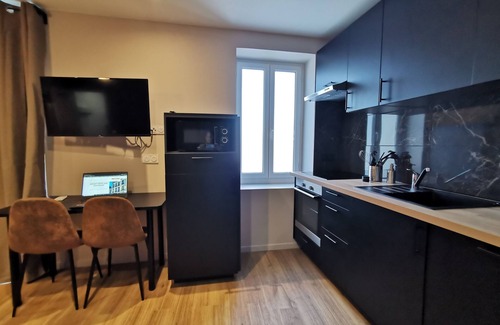 Moyen-Vernet Apartamento | Domaine Rombeau-Estudio-Panorámico-Baño en la habitacion-Vista al Jardín