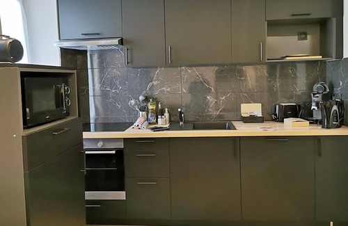 Moyen-Vernet Apartamento | Domaine Rombeau-Estudio-Panorámico-Baño en la habitacion-Vista al Jardín