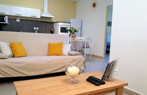 Galeria Apartamento | Rivière à 2 Min/wifi Gratuit/clim/piscine Chauffée/2 Chambres/ping-pong/pétanque