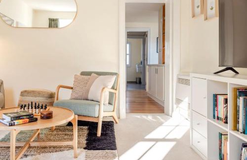 South Hobart Casa | Rivulet Retreat - Cosy South Hobart Home & Parking