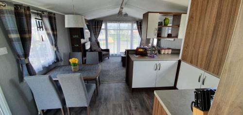 Tattershall Casa | RJ Luxury Caravan Hire With Hot Tub