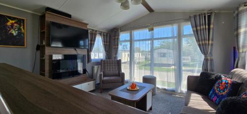 Tattershall Casa | RJ Luxury Caravan Hire With Hot Tub
