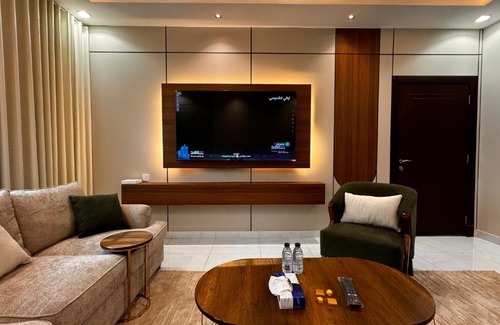 Jizan Apartamento | Rkeen Residence 1- lounge and bedroom