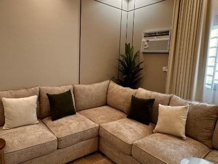 Jizan Apartamento | Rkeen Residence 1- lounge and bedroom