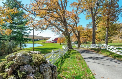 Swanton Casa | RM 7: Lake access, Pond view, Gas fireplace, Par-3