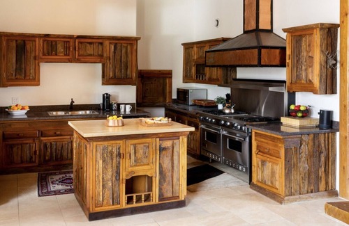 Wilson Casa | RMR: Lazy Bear Lodge in Wilson, WY