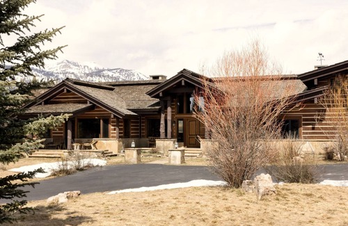 Wilson Casa | RMR: Lazy Bear Lodge in Wilson, WY