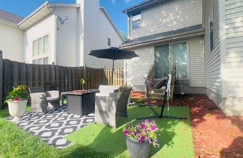Milwaukee Casa | RNC! Delightful 3-bedroom house in Milwaukee with garage and a beautiful yard.