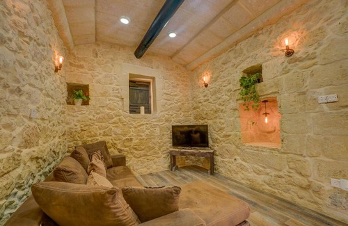 Xewkija Apartamento | Roam Gozo - The Bunker - Stunning 1 Bed Farmhouse Condo - Rare Find!