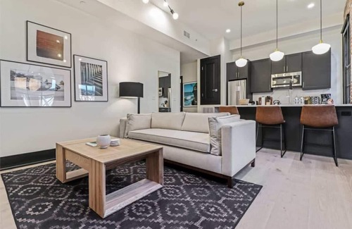 Arts/Warehouse District Casa | Roami at The Lola | Convention Center | 1 Bedroom
