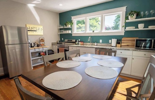 Roanoke Casa | The Speakeasy Guest House
