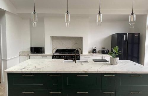 Cyncoed Casa | Roath Park Lake 5BR City Retreat