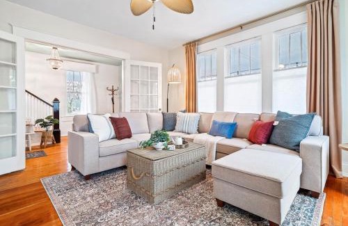 McCain Casa | Roberson House Private Pool Walk to DT Sleeps 12