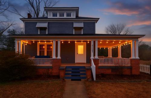 McCain Casa | Roberson House Private Pool Walk to DT Sleeps 12
