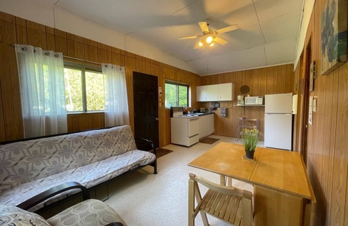 Hope Bay Cabaña | Robin-Cedar garden Cozy Cottage #1 for a relaxing retreat