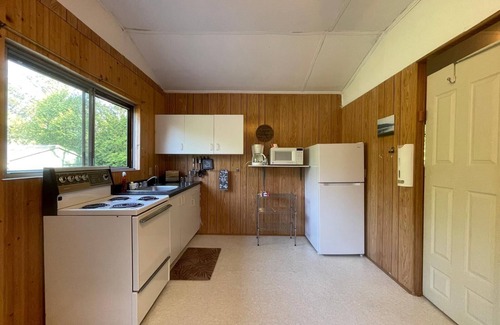 Hope Bay Cabaña | Robin-Cedar garden Cozy Cottage #1 for a relaxing retreat