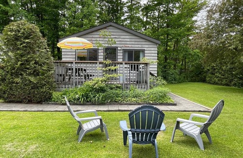 Hope Bay Cabaña | Robin-Cedar garden Cozy Cottage #1 for a relaxing retreat