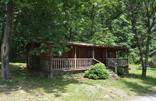 Lenhartsville Otro | Robin Hill Camping Resort Two-Bedroom Cottage 6