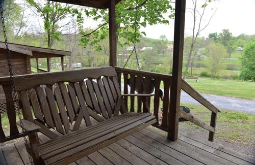 Lenhartsville Otro | Robin Hill Camping Resort One-Bedroom Cottage 8