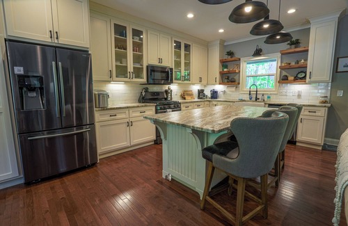 Dahlonega Casa | Robin's Nest-4 Bed/3.5 Bath/Game Room/Creek!