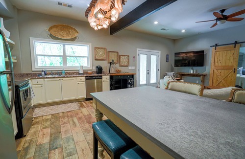 Dahlonega Casa | Robin's Nest-4 Bed/3.5 Bath/Game Room/Creek!