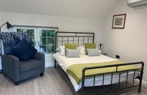 King's Bromley Casa | Robin's Nest - a self contained detached annex with sky sports & movies
