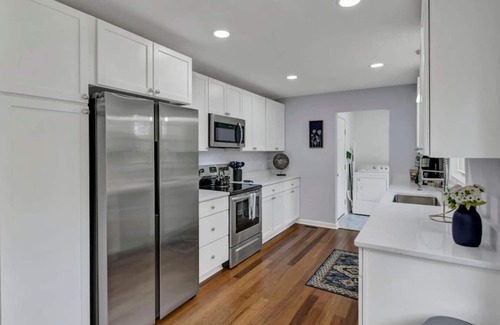 Columbia Casa | Robin's Nest in WECO w/ Garage & Deck | 4BR 3BR