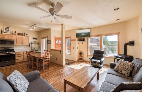 Truckee Casa | Robin's Rest at Tahoe Donner by Tahoe Getaways - Summer Monthly Lease w/ HOA Amenities