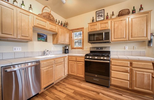 Truckee Casa | Robin's Rest at Tahoe Donner by Tahoe Getaways - Summer Monthly Lease w/ HOA Amenities