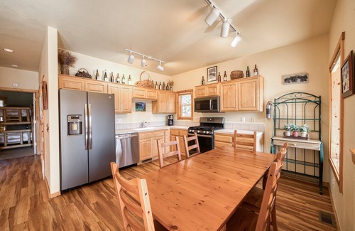Truckee Casa | Robin's Rest at Tahoe Donner by Tahoe Getaways - Summer Monthly Lease w/ HOA Amenities